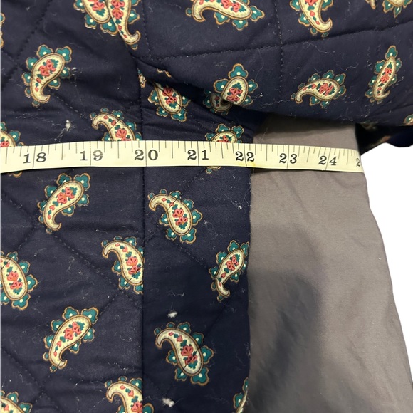 Vera Bradley Navy Blue Paisley Print
Quilted Jacket size medium - Picture 8 of 9